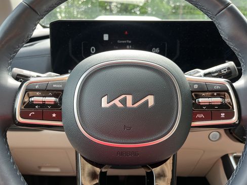 Used 2025 Kia Carnival SX Prestige FWD image 11