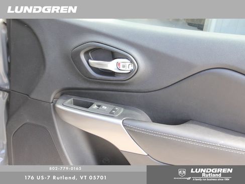 Used 2021 Jeep Cherokee Limited w/ Mopar Interior Package AWD/4WD image 25