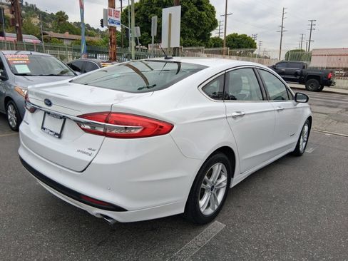 Used 2018 Ford Fusion SE w/ Equipment Group 602A FWD image 6