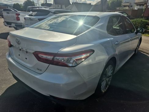 Used 2018 Toyota Camry XLE FWD image 7