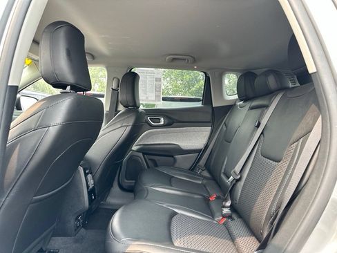 Used 2022 Jeep Compass Latitude w/ Convenience Group AWD/4WD image 32