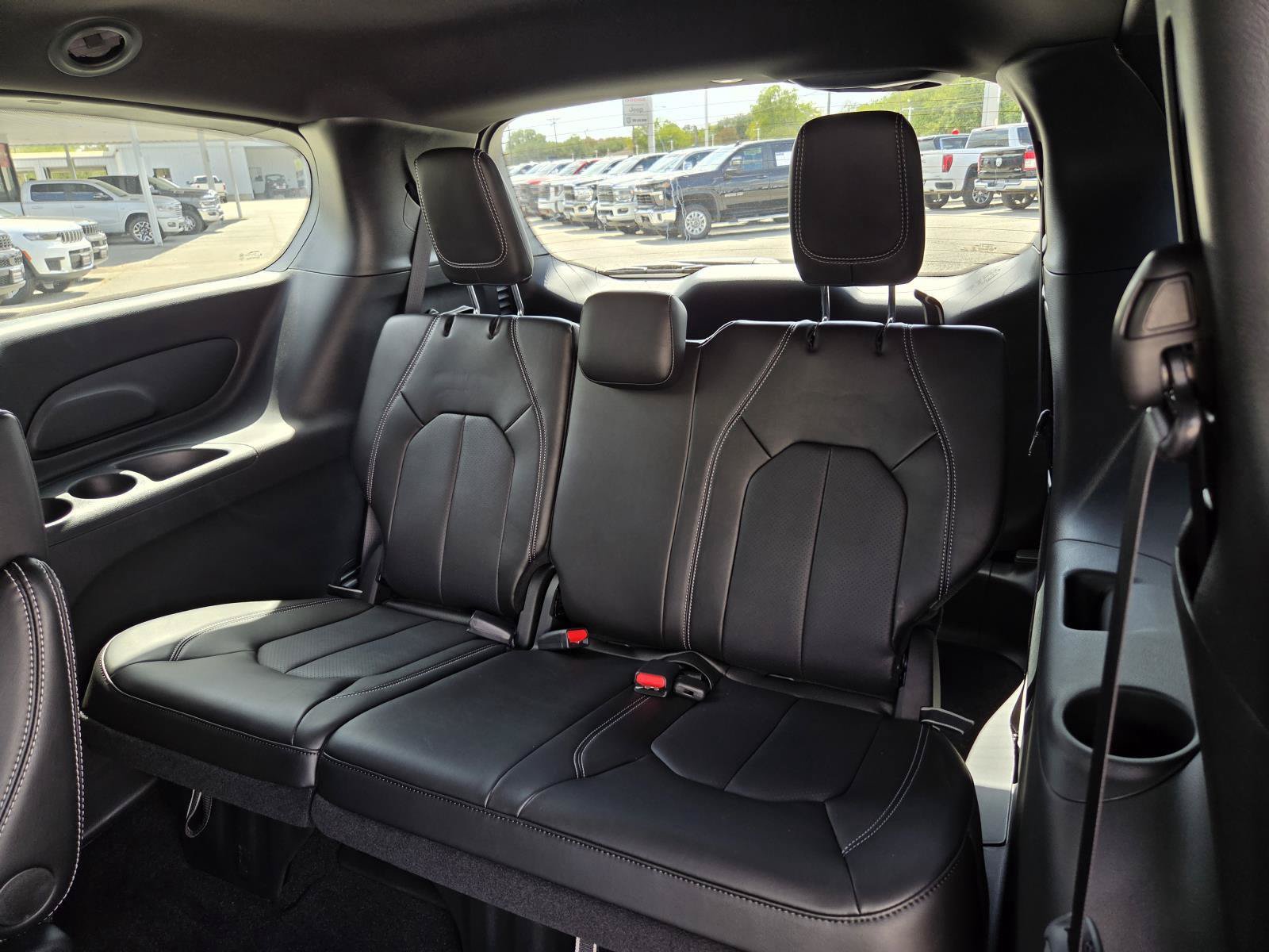 New 2027 Chrysler Pacifica Select FWD image 26