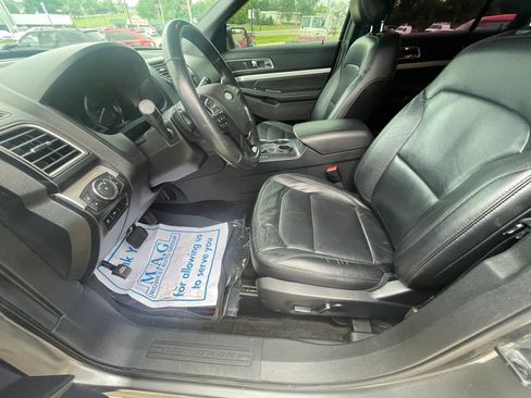 Used 2016 Ford Explorer XLT w/ Equipment Group 202A FWD image 18