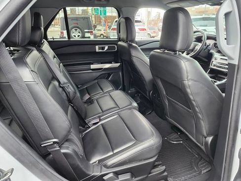 Used 2024 Ford Explorer XLT w/ Equipment Group 202A AWD/4WD image 19