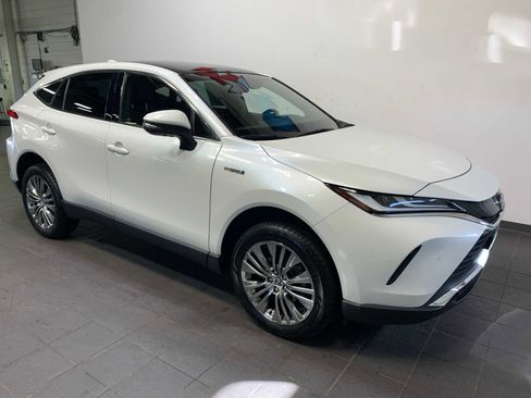 Used 2021 Toyota Venza Limited w/ Advanced Technology Package image 2