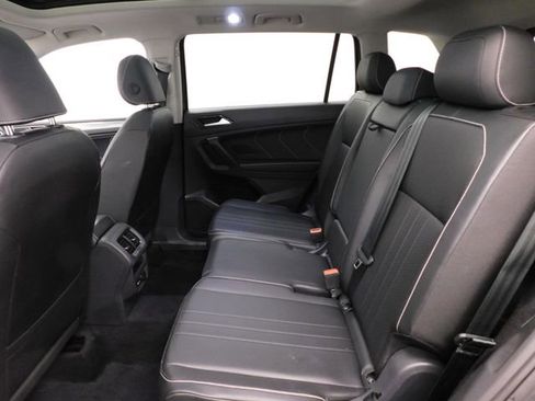 Used 2024 Volkswagen Tiguan SE image 25