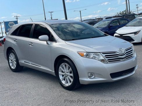 Used 2010 Toyota Venza FWD image 4