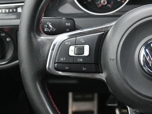 Used 2016 Volkswagen Golf 4-Door FWD image 16
