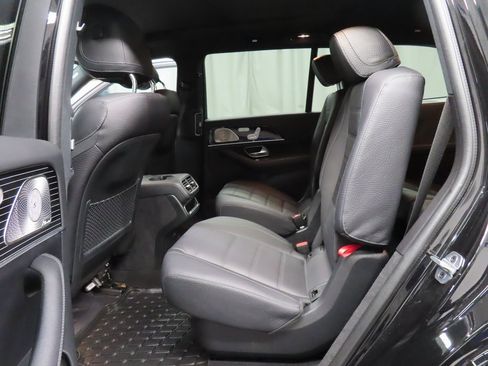 Used 2025 Mercedes-Benz GLS 450 4MATIC image 10