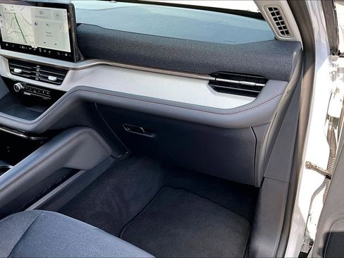 Used 2025 Ford Explorer Active image 21