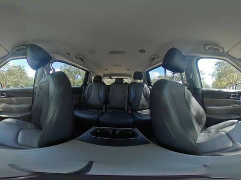 Used 2026 Kia Carnival FWD image 44