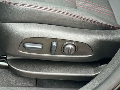 Used 2023 Chevrolet Equinox RS FWD image 25
