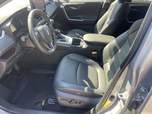 Used 2025 Toyota RAV4 Limited FWD image 17