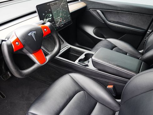 Used 2021 Tesla Model Y Long Range image 8