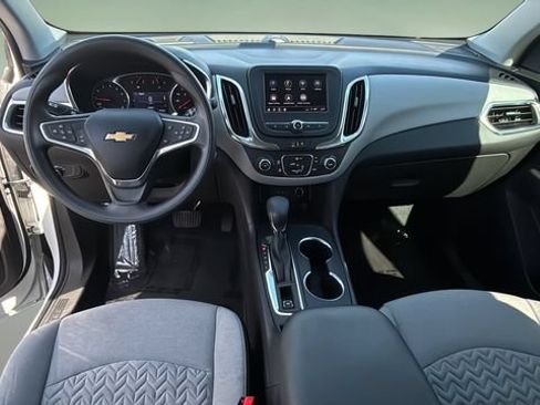 Used 2022 Chevrolet Equinox LS w/ LS Convenience Package FWD image 16