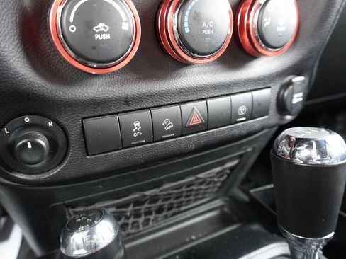 Used 2018 Jeep Wrangler Unlimited Sahara w/ Max Tow Package image 19