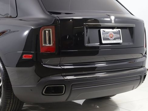 Used 2024 Rolls-Royce Cullinan Black Badge image 38