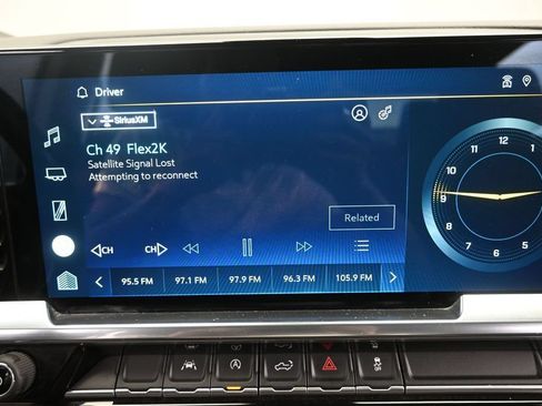Used 2022 Chevrolet Silverado 1500 LT AWD/4WD image 27