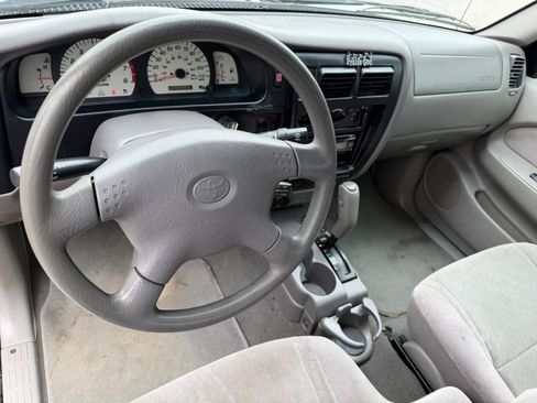 Used 2004 Toyota Tacoma PreRunner RWD image 11