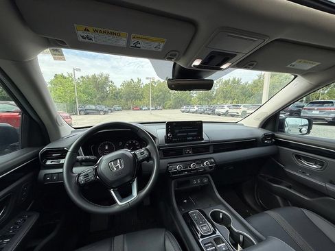 Used 2025 Honda Pilot Touring image 16