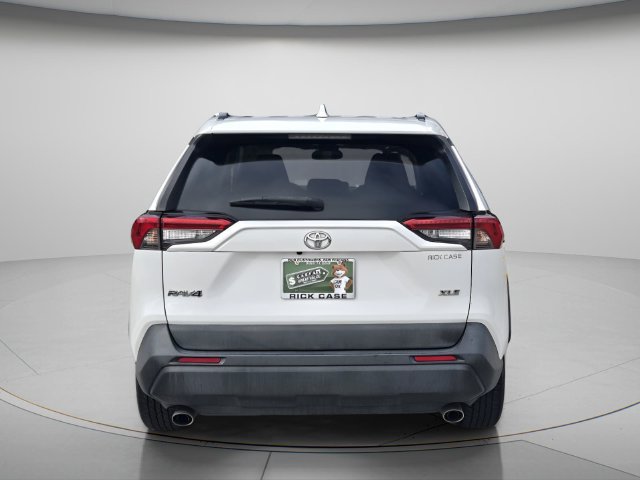 Used 2021 Toyota RAV4 XLE w/ Convenience Package FWD image 5