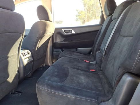 Used 2015 Nissan Pathfinder S image 16