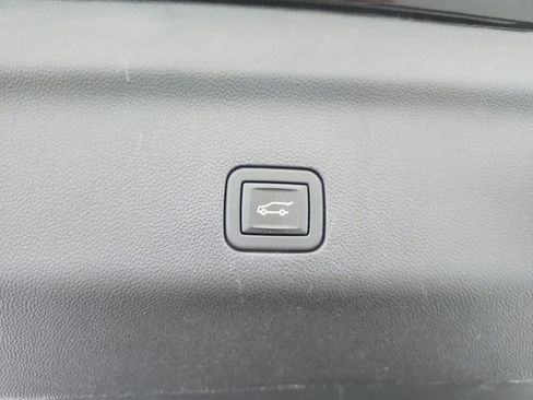 Used 2024 GMC Yukon Denali image 53