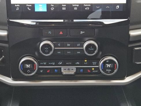 Used 2023 Ford Expedition XLT image 17