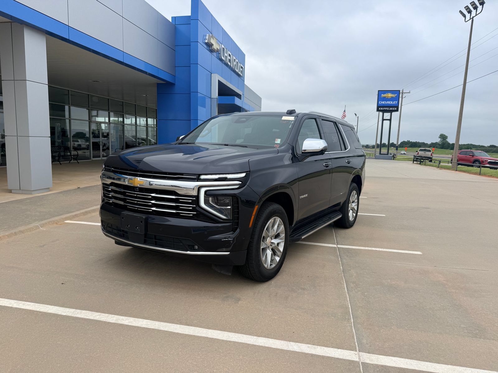 Used 2025 Chevrolet Tahoe Premier AWD/4WD image 2