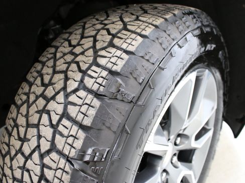 Used 2024 Chevrolet Silverado 1500 LT image 34