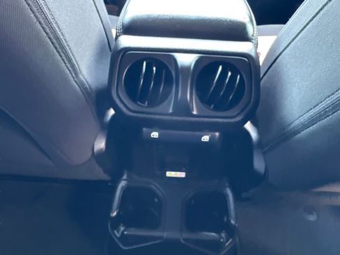 Used 2018 Jeep Wrangler Unlimited Sahara AWD/4WD image 32