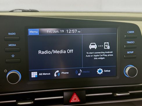 Used 2022 Hyundai Elantra SE FWD image 16