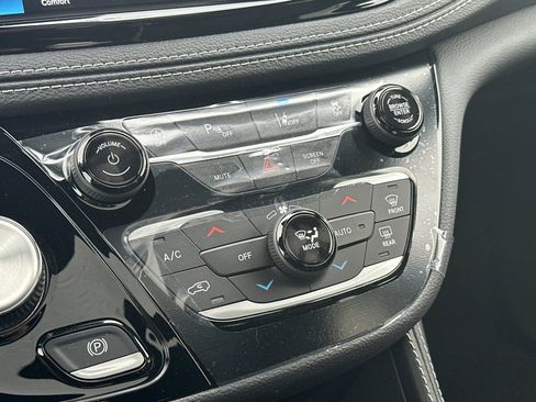 New 2026 Chrysler Pacifica Limited image 22