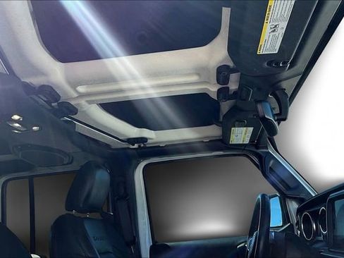 Used 2022 Jeep Wrangler Unlimited Sahara w/ Cold Weather Group image 27