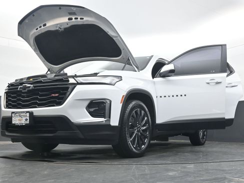 Used 2023 Chevrolet Traverse RS image 42
