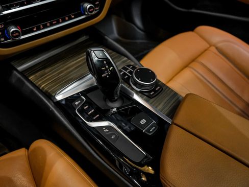 Used 2019 BMW 540i xDrive w/ Premium Package image 27