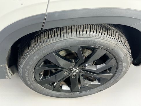 Used 2022 Volkswagen Taos SE image 30