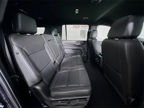 Used 2024 Chevrolet Suburban LT image 43