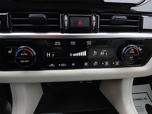 Used 2024 Nissan Pathfinder SV w/ Black Appearance Package image 16