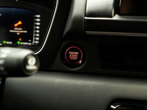 Certified 2025 Honda Pilot Elite image 26