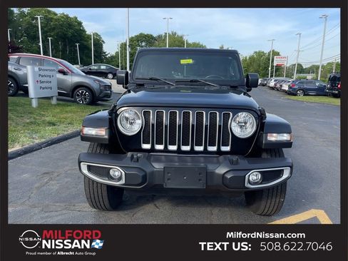 Used 2023 Jeep Wrangler Unlimited Sahara w/ Cold Weather Group AWD/4WD image 7