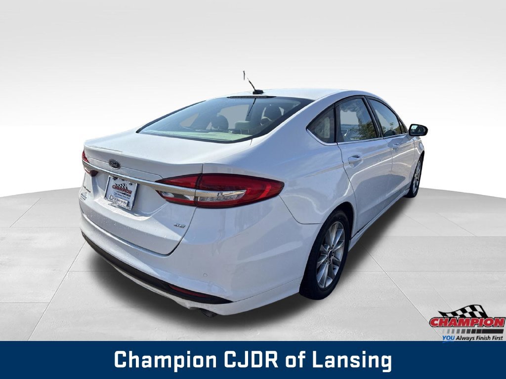 Used 2017 Ford Fusion SE FWD image 8