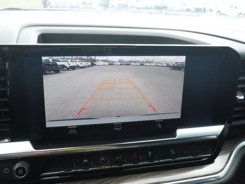 Used 2022 Chevrolet Silverado 1500 LT w/ Z71 Off-Road Package image 21