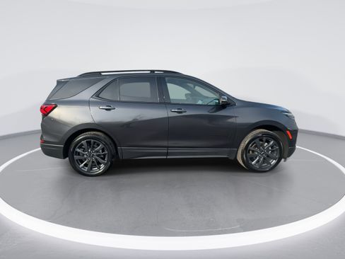 Used 2022 Chevrolet Equinox RS w/ Infotainment Package image 9