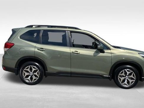 Used 2019 Subaru Forester Premium AWD/4WD image 10