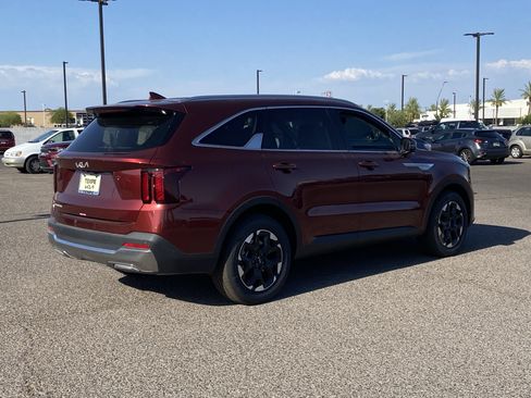 Certified 2025 Kia Sorento S FWD image 5