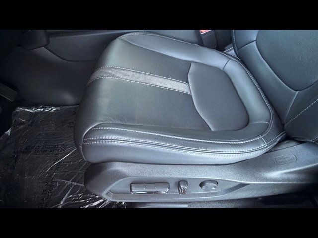 Certified 2025 Honda Pilot Touring image 5