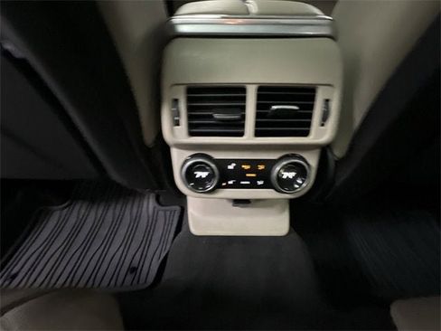 Used 2020 Land Rover Range Rover Velar R-Dynamic S image 22