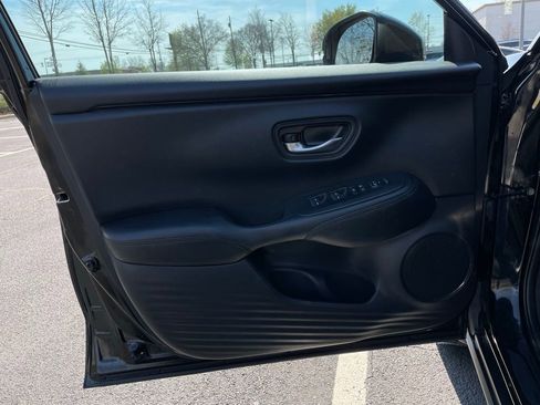 Certified 2025 Honda HR-V LX image 23