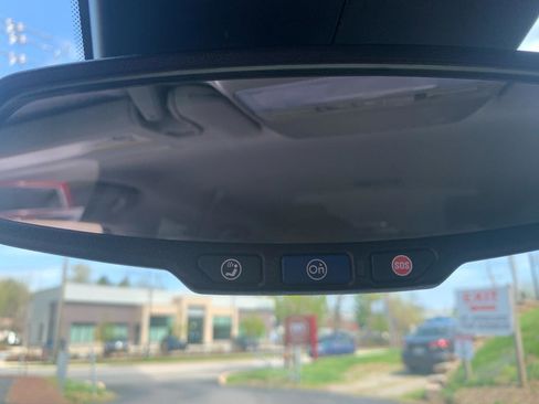 Used 2020 Chevrolet Trax LT w/ LT Convenience Package image 21